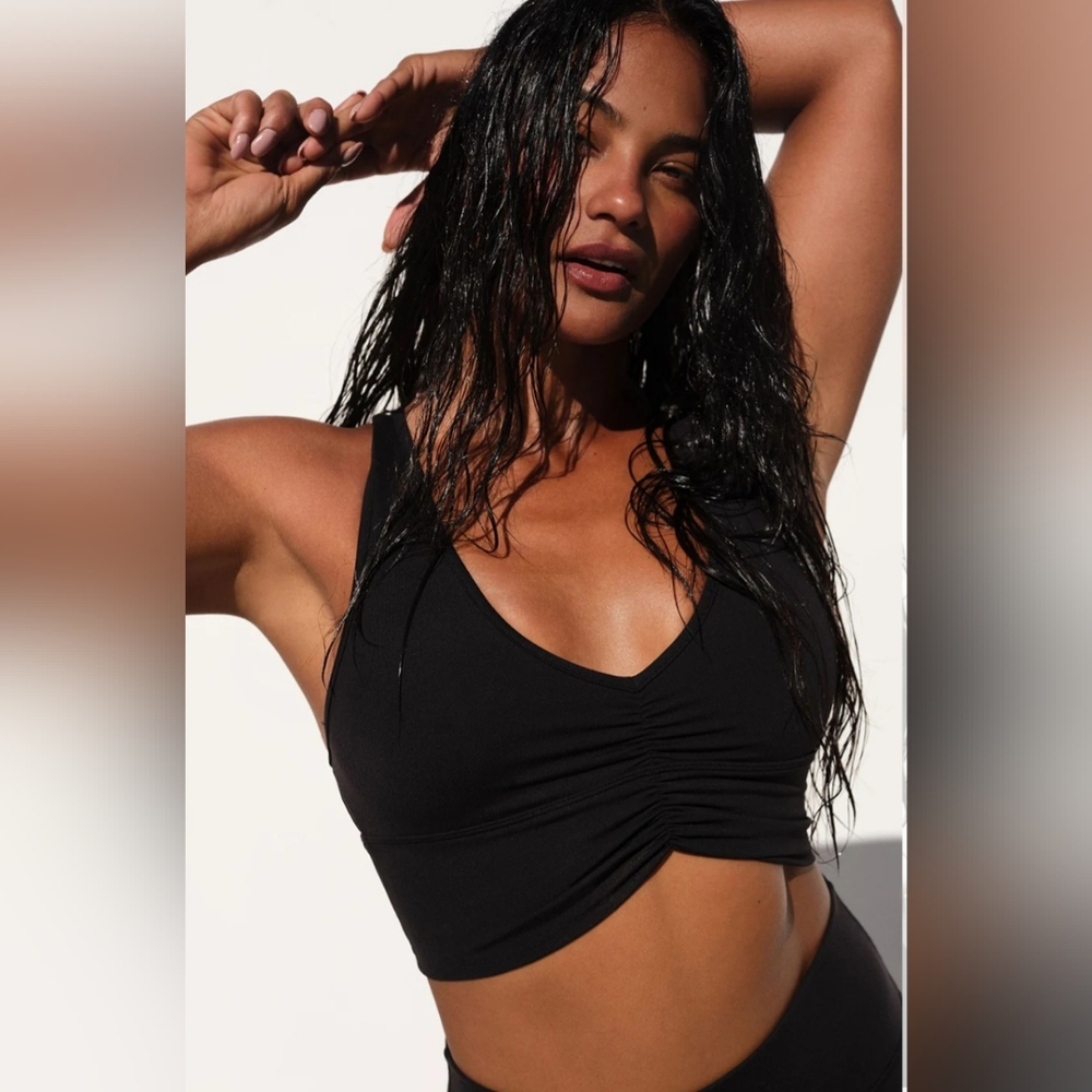 ALO Yoga Black V-Neck Sports Bra
